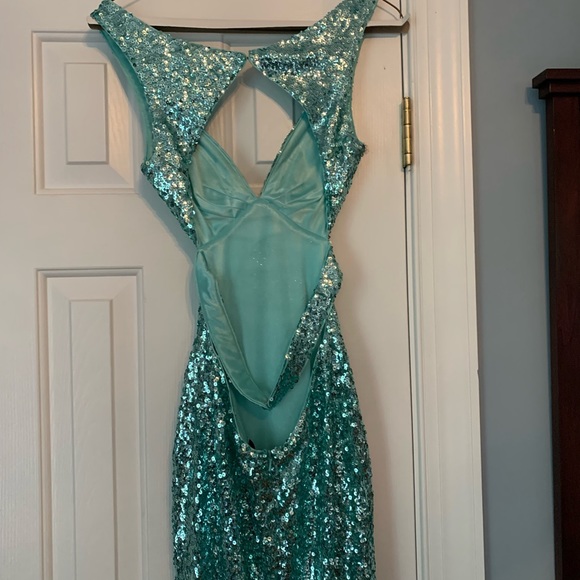 Size 0, Faviana sequinned gown.  Worn once. In perfect condition. - Picture 2 of 9